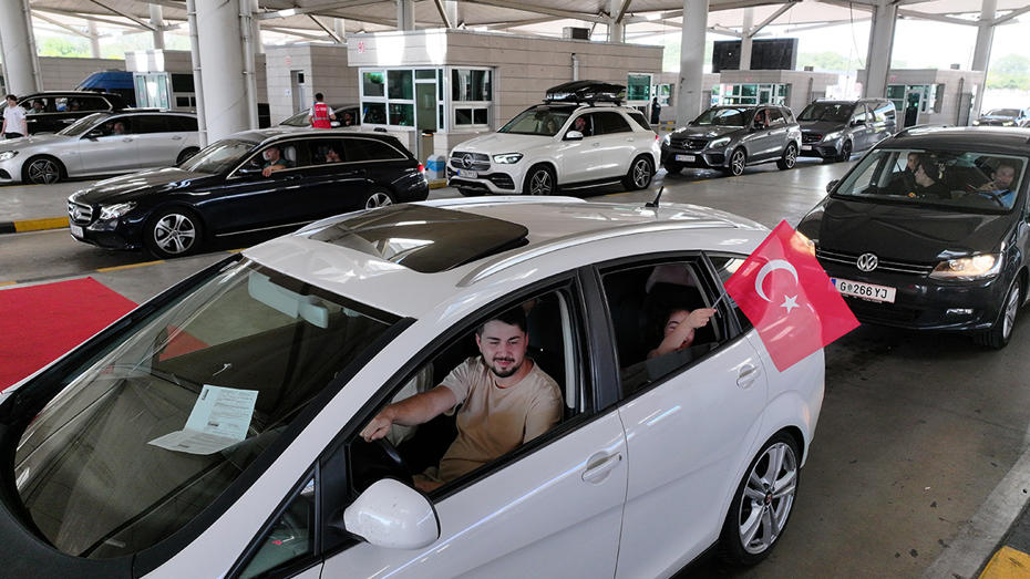 Sınır Kapısında Büyük Coşku: Yılların Hasreti Son Buldu
