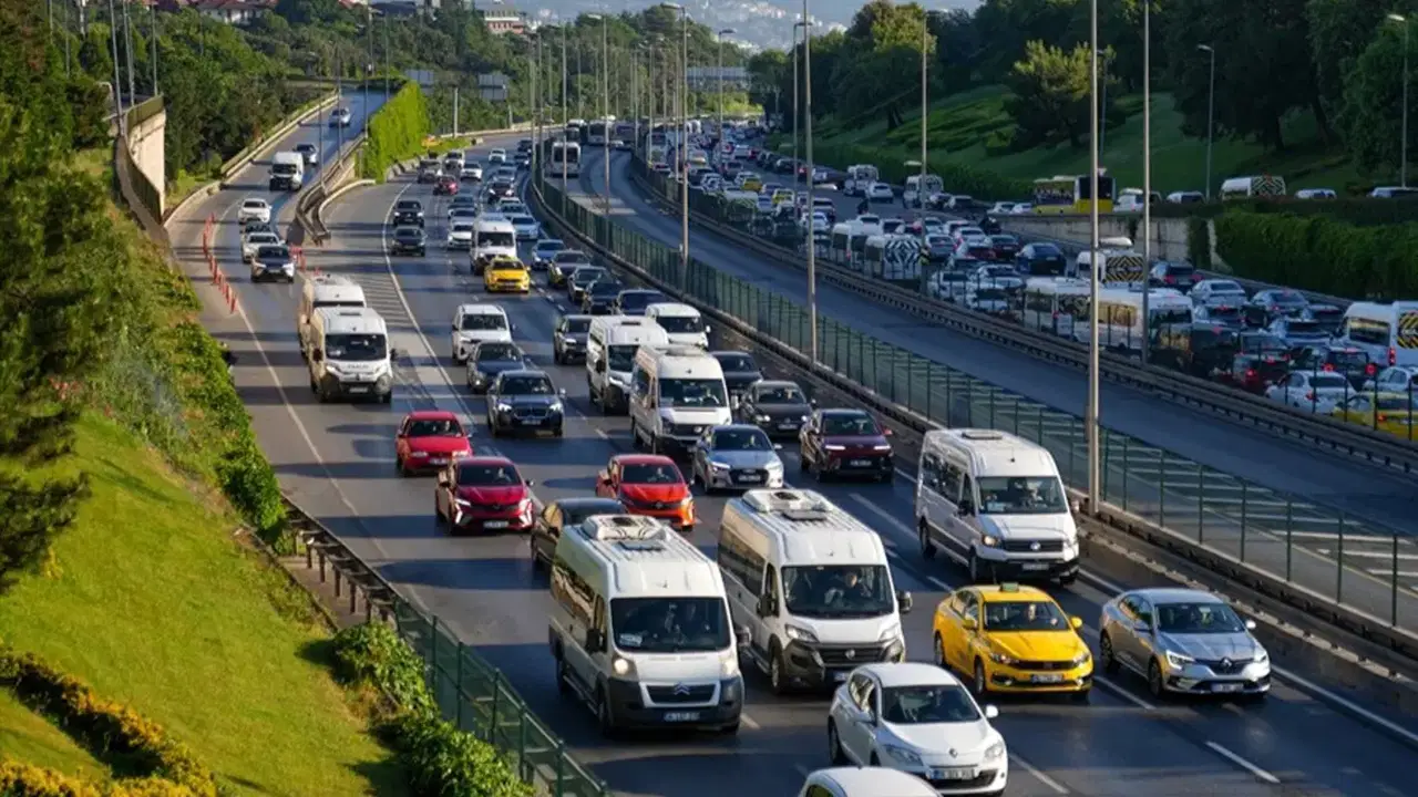İstanbul'da Uyum Haftası Nedeniyle Trafik ve Toplu Taşıma Yoğunluğu Artış Gösterdi