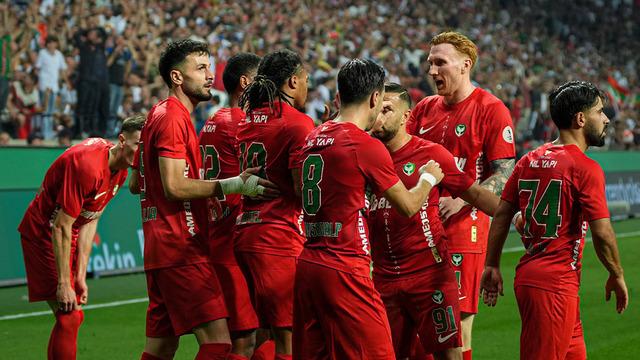 Amedspor'dan Başakşehir'e Gol Yağmuru: 5-0'lık Zafer
