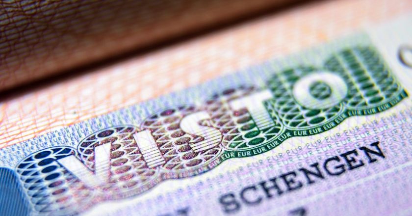 İtalya, Rusya ve Belarus vatandaşlarına yönelik “altın vize” başvurusunu askıya aldı