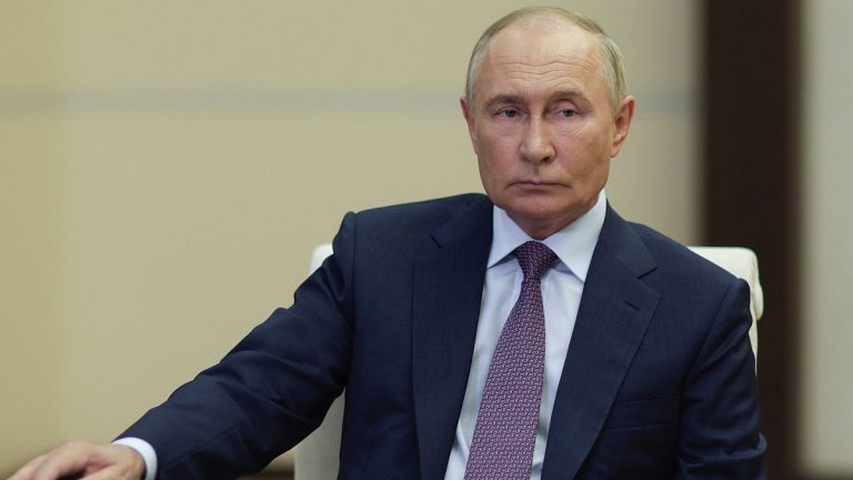 Putin, “neoliberal değerlerden kaçmak isteyen” Batılılara Rusya'da oturma izni veren yasayı onayladı