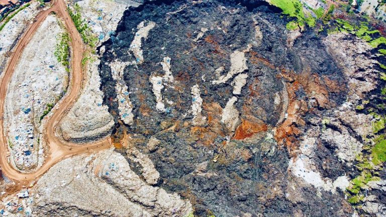 Uganda'da çöp toplama alanında meydana gelen toprak kaymasında 8 kişi hayatını kaybetti