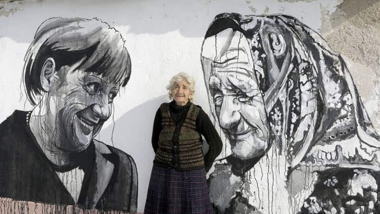 Bulgaristan'da sanatçılar dünya liderlerini duvarlara çiziyor