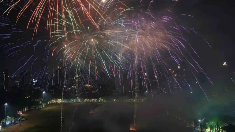 Yeni Delhi, Hintlilerin havai fişek yasağını uygulamaması nedeniyle dünyanın en kirli havasına sahip şehri oldu