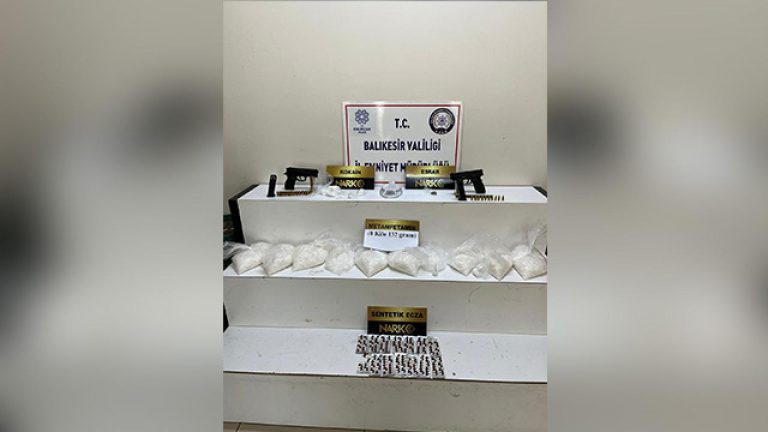 Zehir tacirinin buzdolabında 8 kilo metamfetamin bulundu