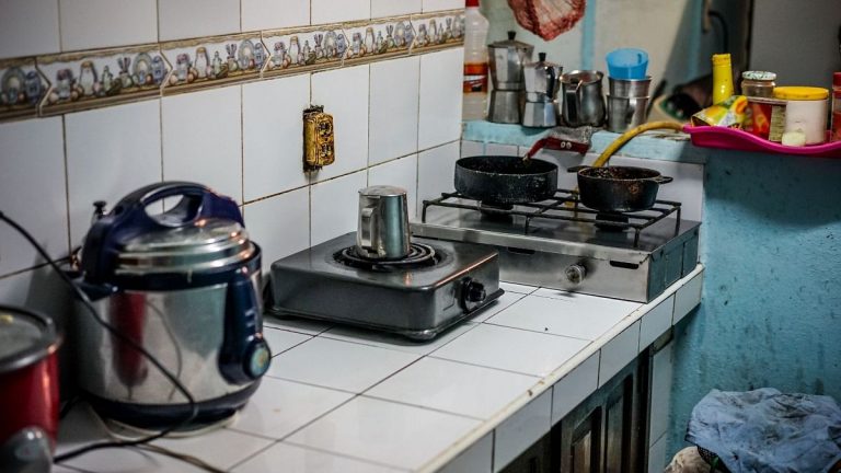 Negli ultimi 5 anni, il salario minimo è aumentato del 741% e la soglia di povertà è aumentata del 975%, la perdita di potere d’acquisto è di 54.712 TL.