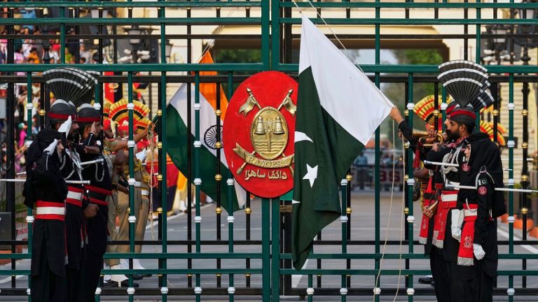 İran Dışişleri Bakanı Keşmir’deki ölümcül saldırıdan sonra Hindistan ile gerginlik için Pakistan’a gitti