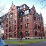 Harvard, yabancı öğrencilere yasak getiren Trump kararına dava açtı