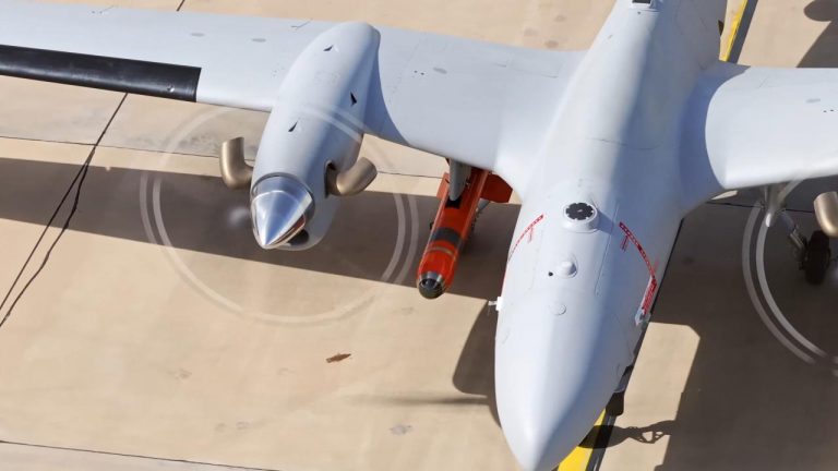 AKINCI’dan ÇAKIR füzesiyle tam isabetli otonom atış