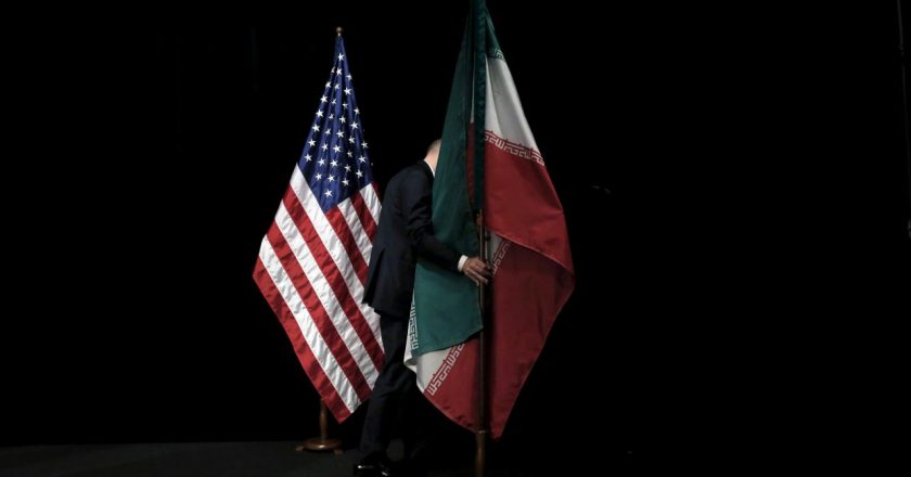 İran, 12 ülkenin vatandaşlarına ABD’ye seyahat yasağı getiren Washington yönetimini “ırkçılıkla” suçladı