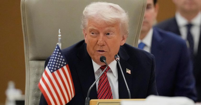 Trump’tan Amerikan bayrağını yakanlara 1 yıl hapis cezası önerisi