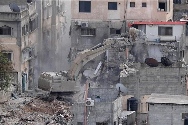İsrail ordusu, yargı kararına rağmen Tulkerim Mülteci Kampı’nda Filistinlilerin evlerini yıkıyor