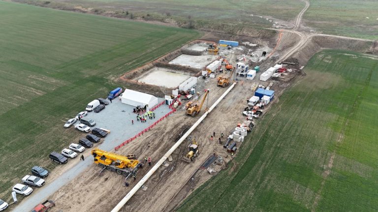 Zor projede Türk şirket Tuna Nehri geçişini tamamladı