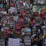 Chicago’da protestolar patlak verdi: Illinois Valisi’nden Trump’ın ‘Savaş Bakanlığı’ paylaşımına sert tepki
