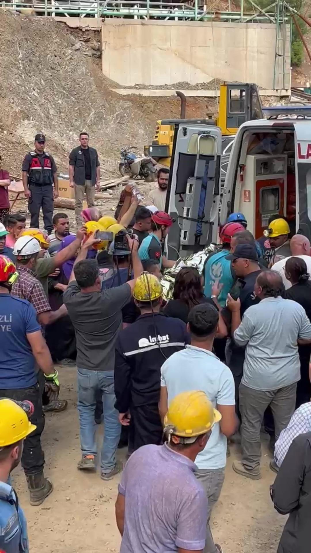 25 saat sonra alkışla kurtarıldı, acı haberler Denizli 2'deki madenciden geldi