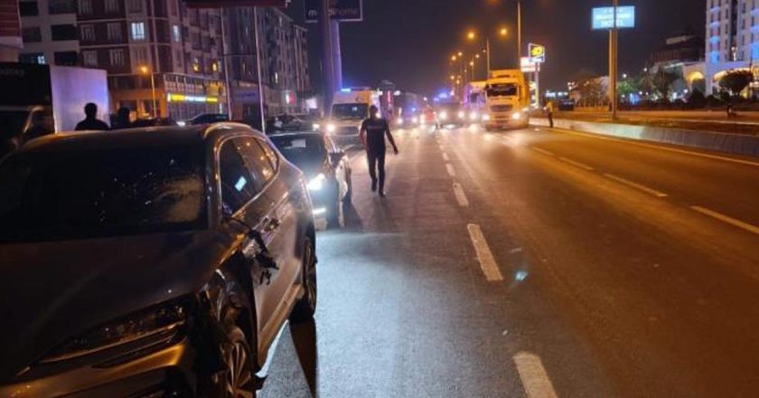 Yolun karşısına geçmeye çalışan 2 kadına otomobil çarptı: 1 ölü, 1 ağır yaralı