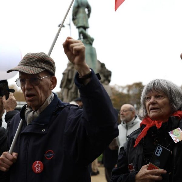 Fransa’da emekliler, yaşam koşullarının iyileştirilmesi talebiyle protesto düzenledi