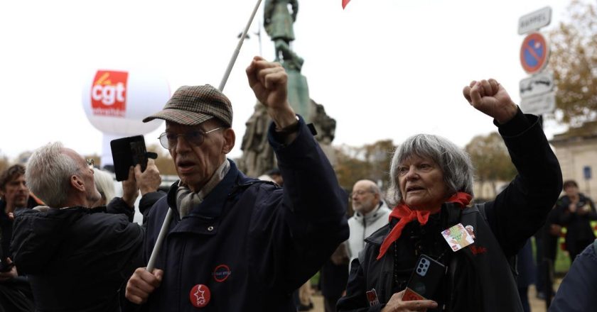 Fransa’da emekliler, yaşam koşullarının iyileştirilmesi talebiyle protesto düzenledi
