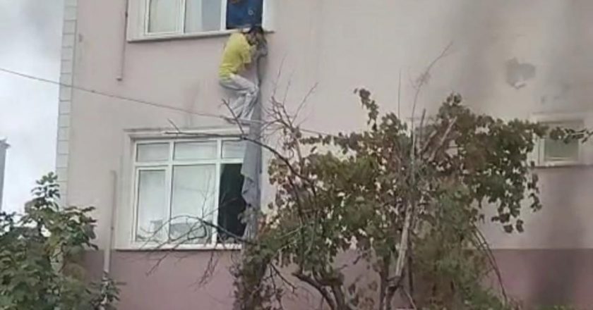 İşçi yurduna yangın: Camdan çarşafla kaçtılar!
